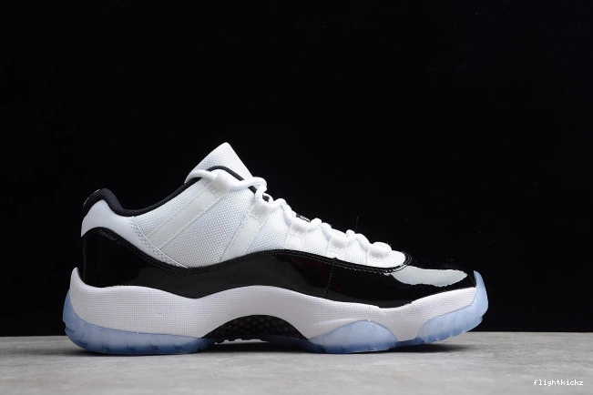 Low 11 528895-153 White  Air Retro 